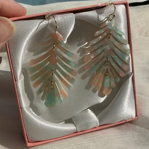 🍬Pastel Cotton Candy Fern/Leaf Acrylic lightweight Dangle Hook Drop Earrings - Picture 3 of 15